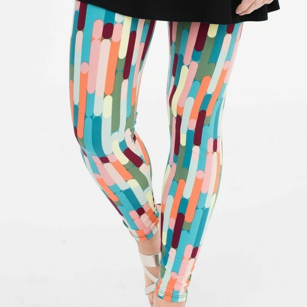 A&D SCOOPED STRIPES ADULT LEGGINGS SIZES S/M - NWT